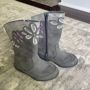 Girls Stride Rite toddler size 9 suede boots.